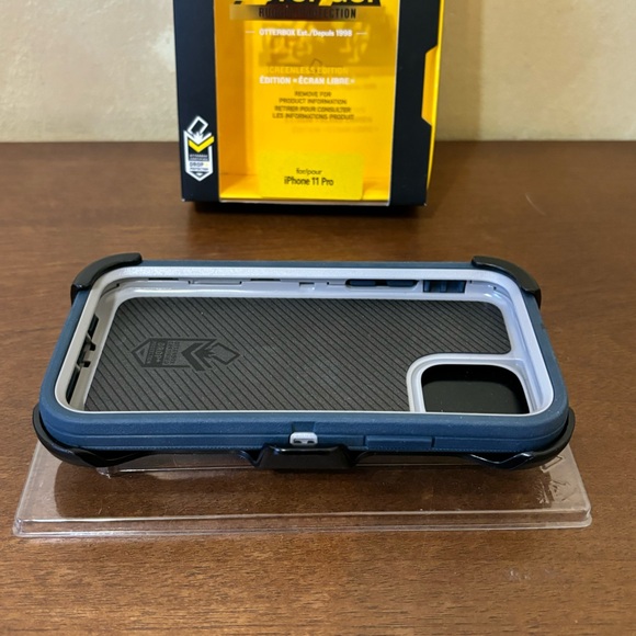 Otter Box Defender Rugged Protection iPhone 11 Pro Screenless Edition Navy Blue - Picture 8 of 12